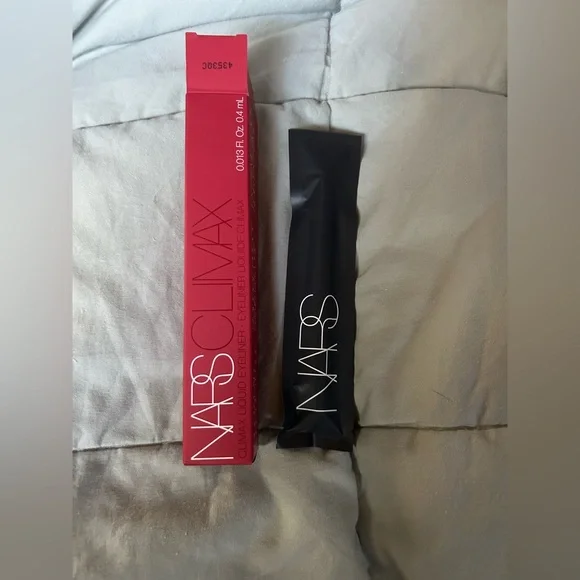 NARS Climax Liquid Eyeliner in Explicit Black - Picture 2 of 6